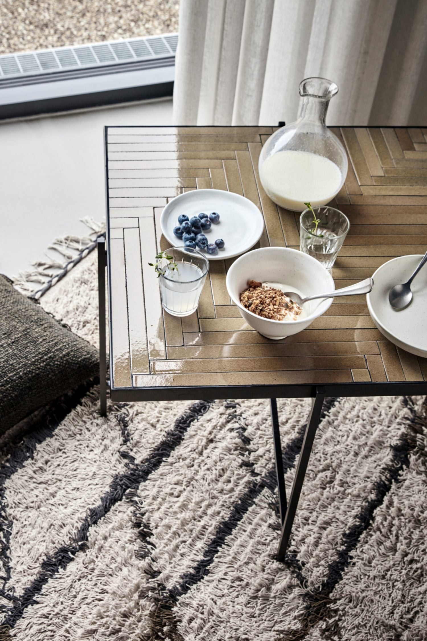 grade coffee table beige