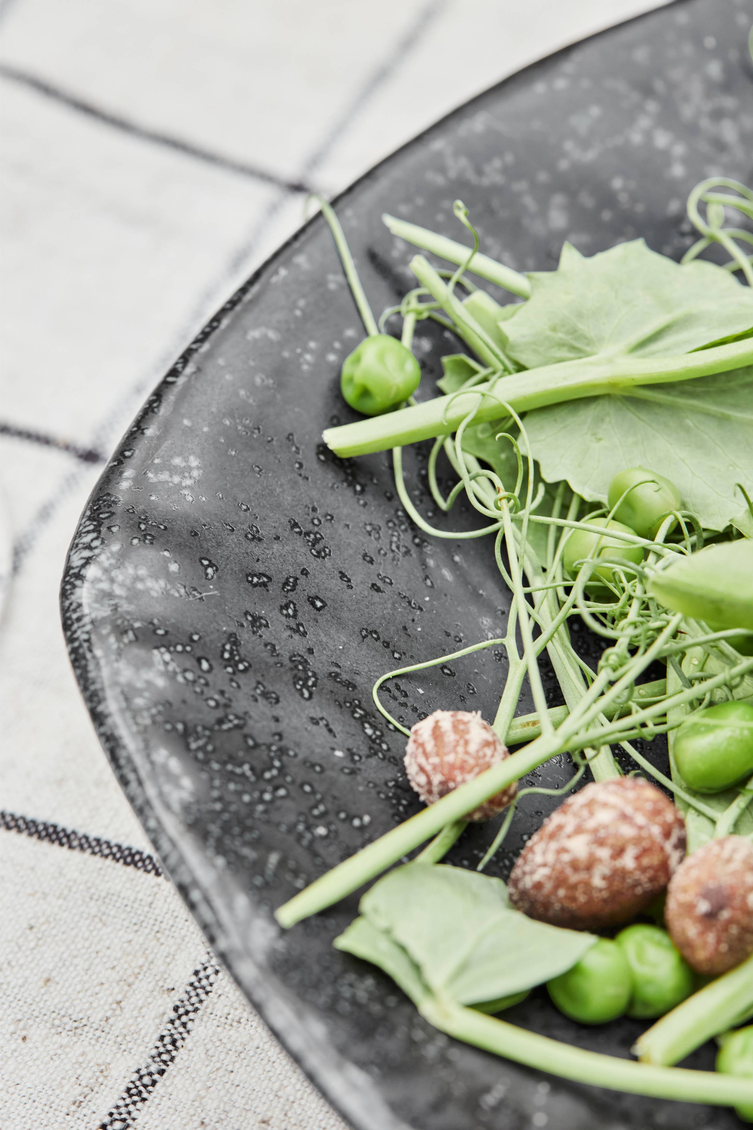 kala serving dish black