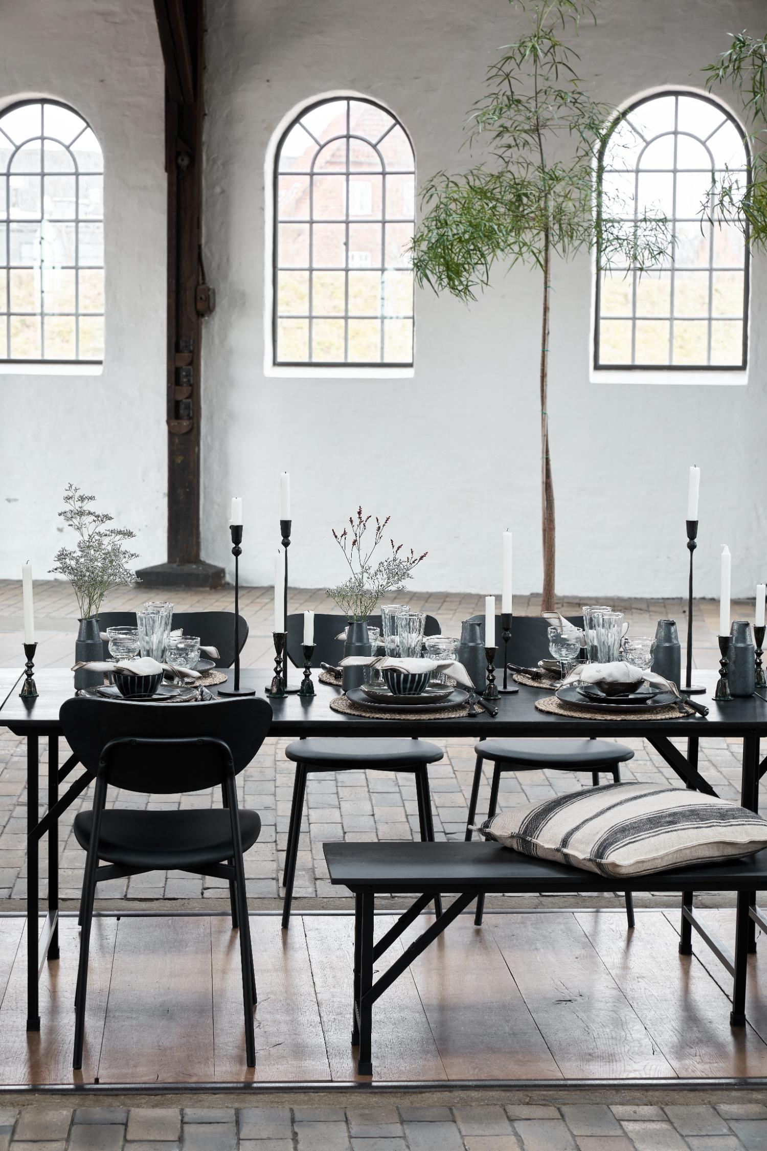 must dining chair black