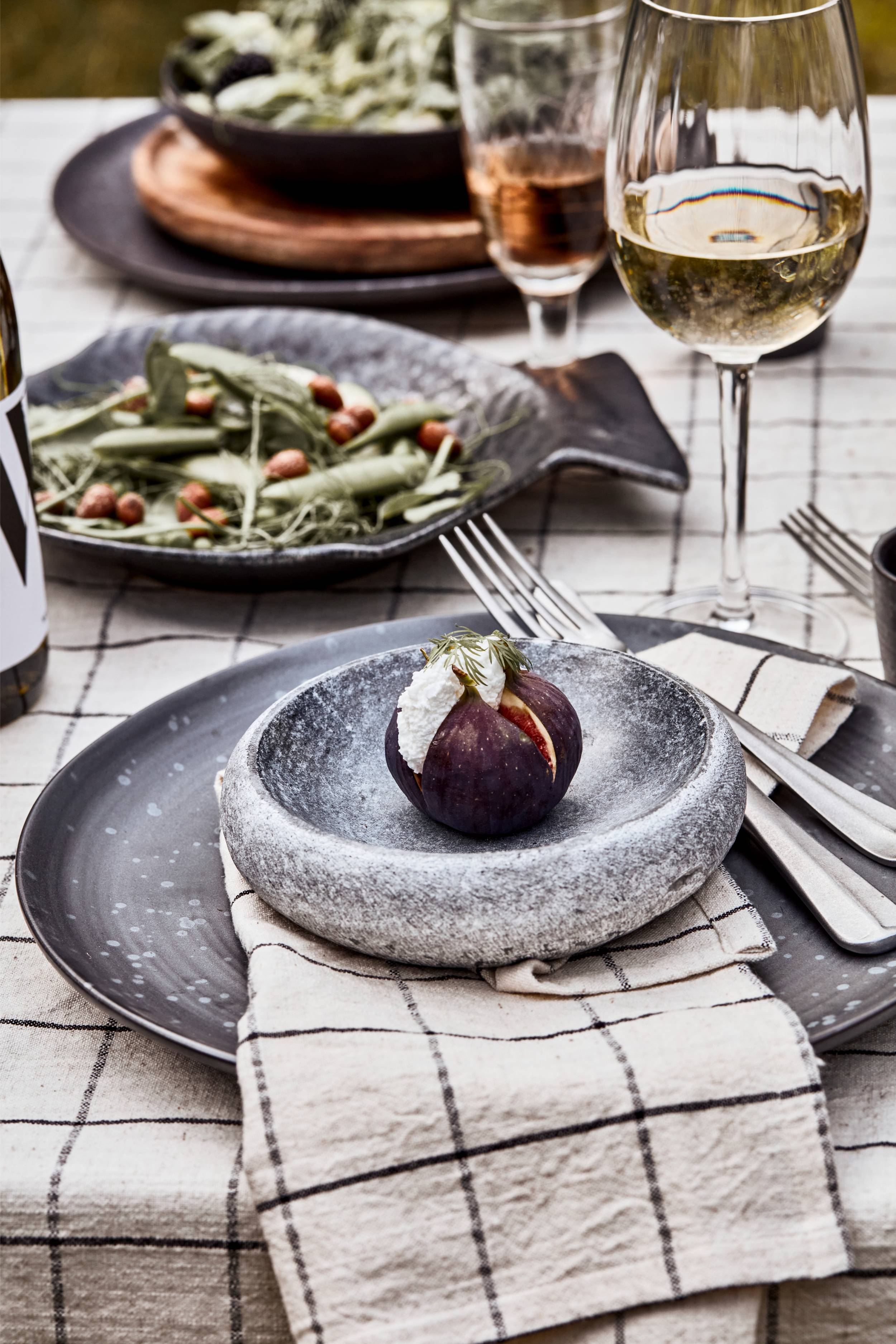 kala serving dish black