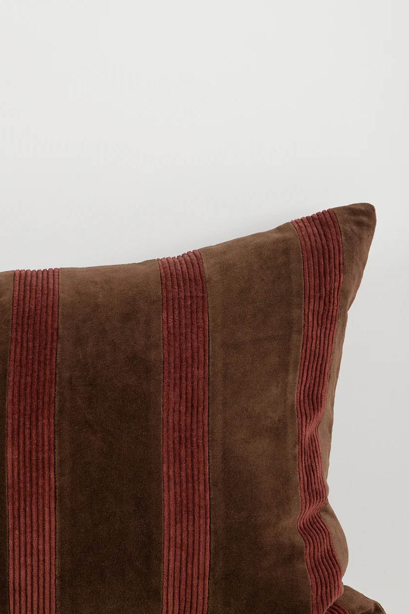 huxley cushion chocolate/merlot