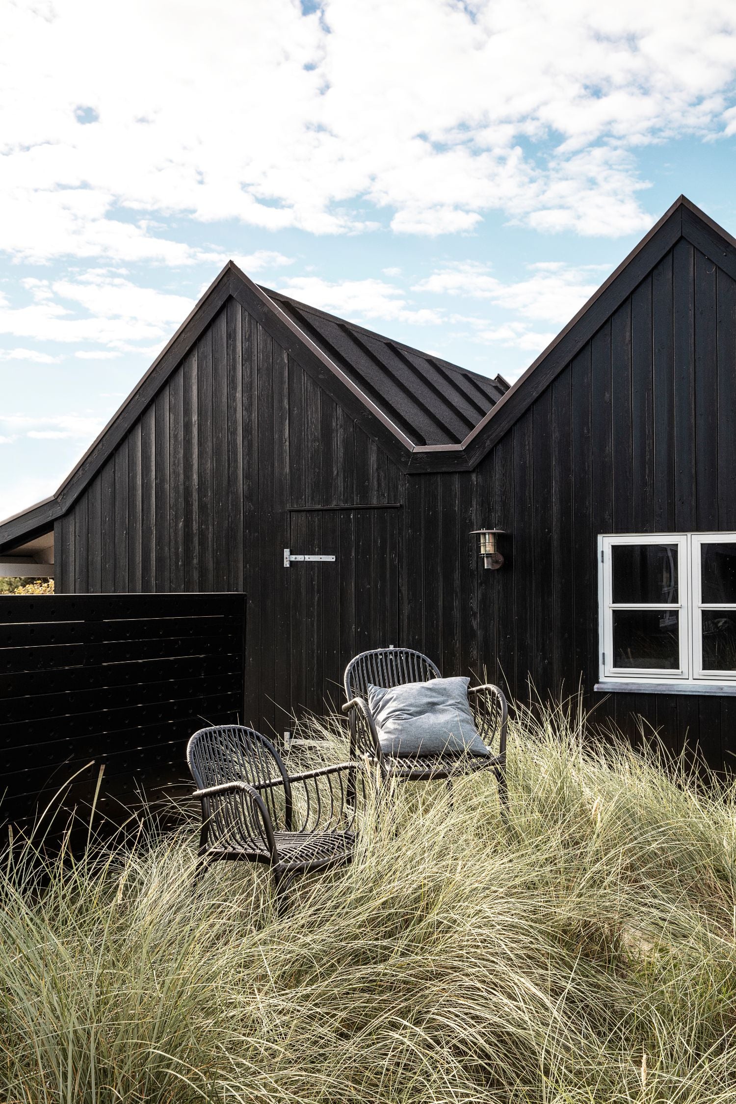 brea outdoor chair dark green