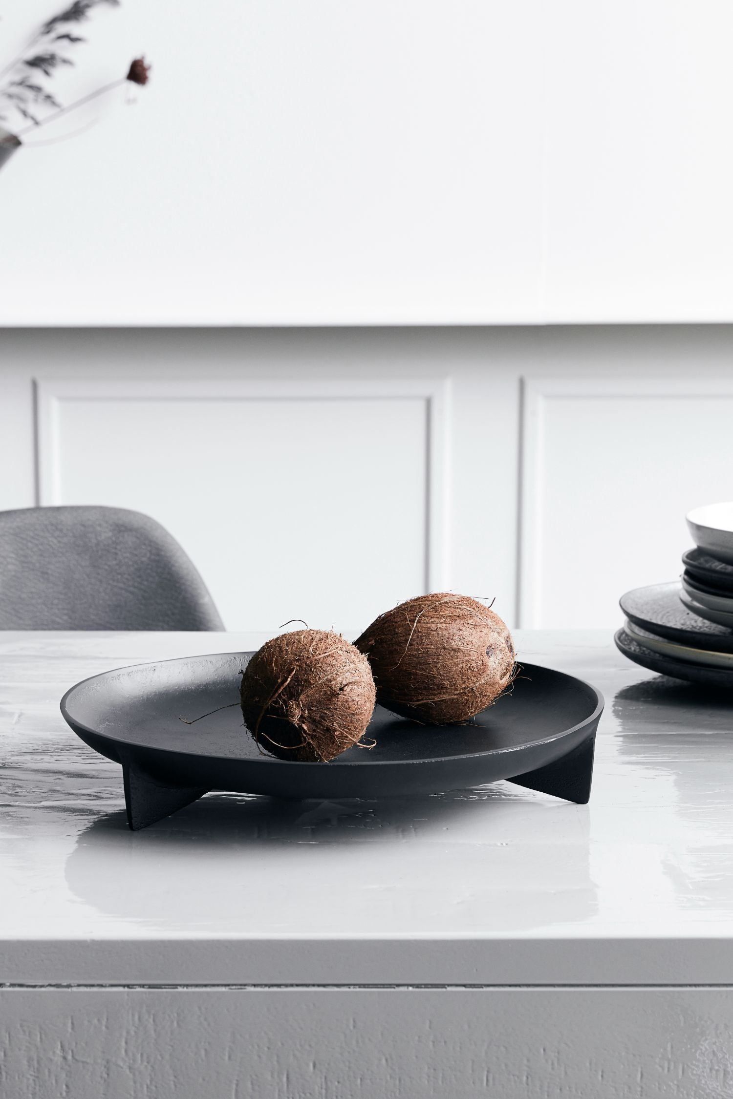 cast tray black