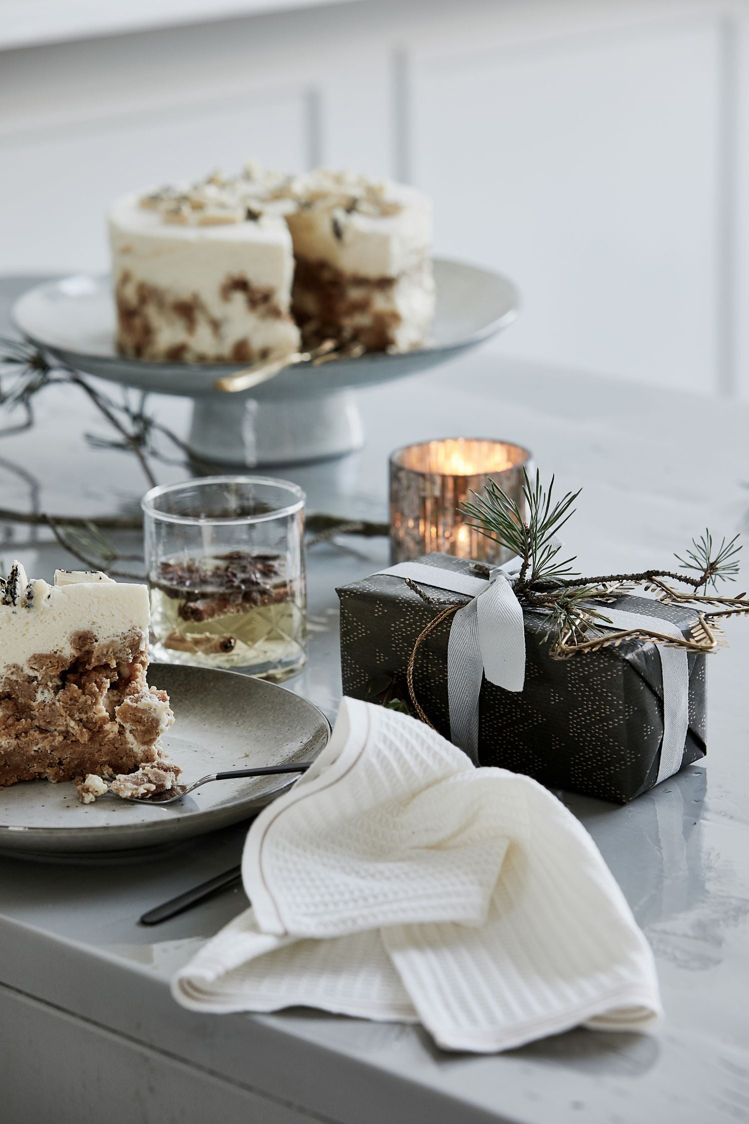 rustique cake stand