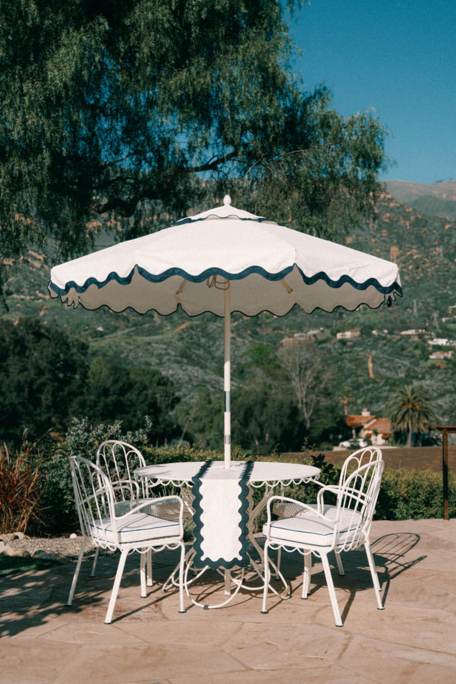 alfresco dining table antique white