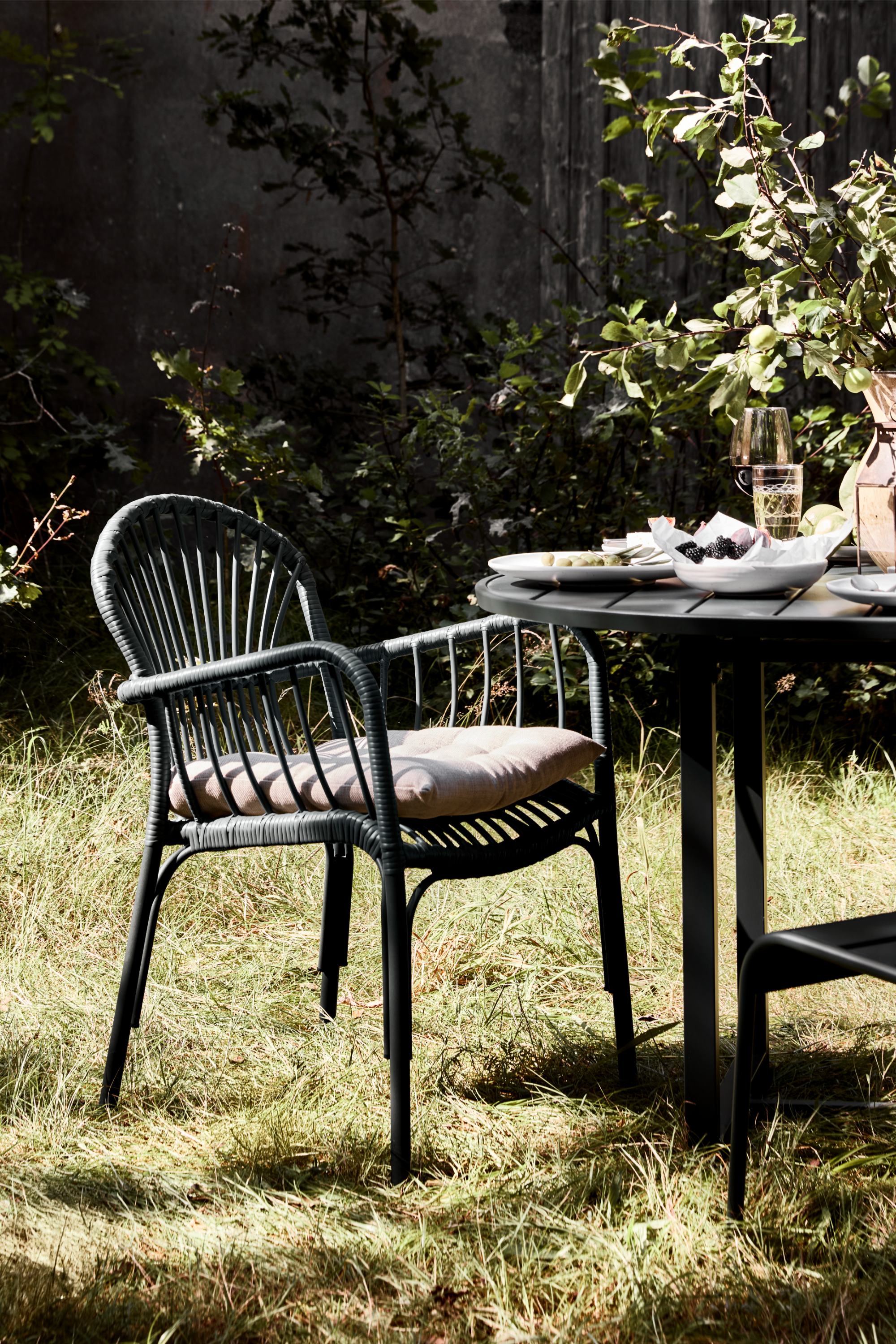 brea outdoor chair dark green