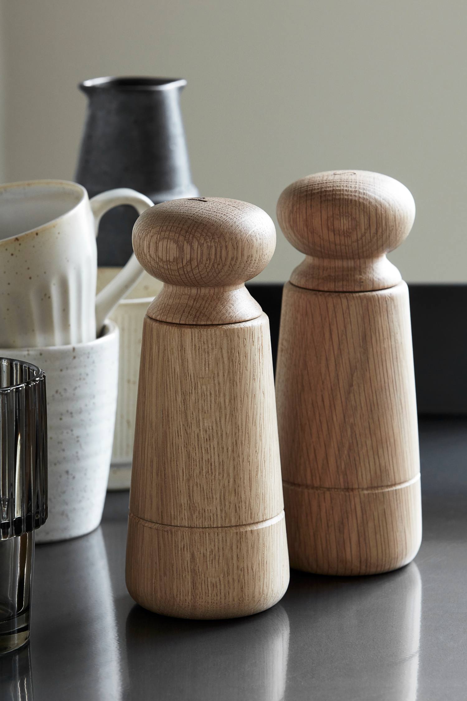 wardha oak salt + pepper grinder set