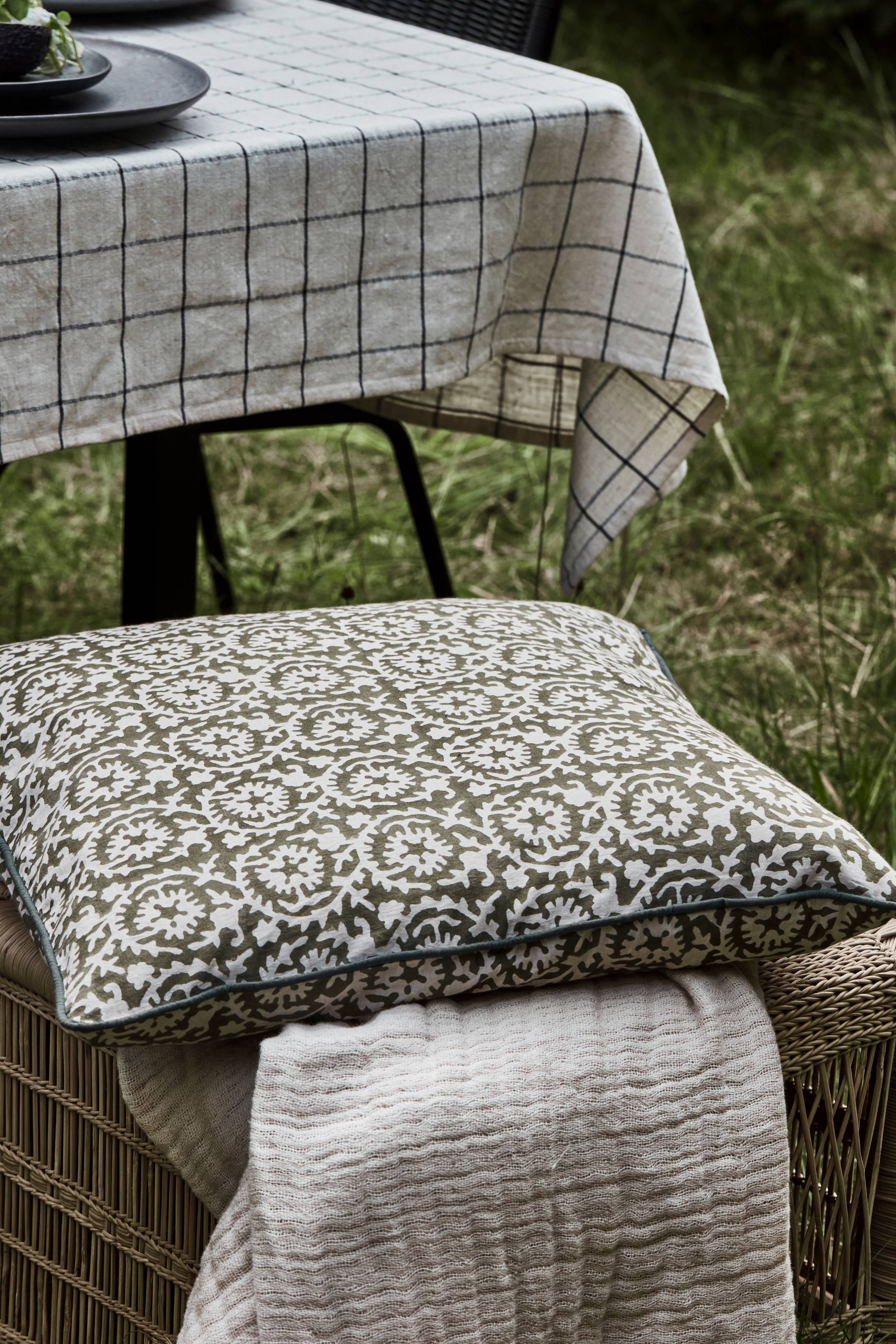 blossom cushion cover