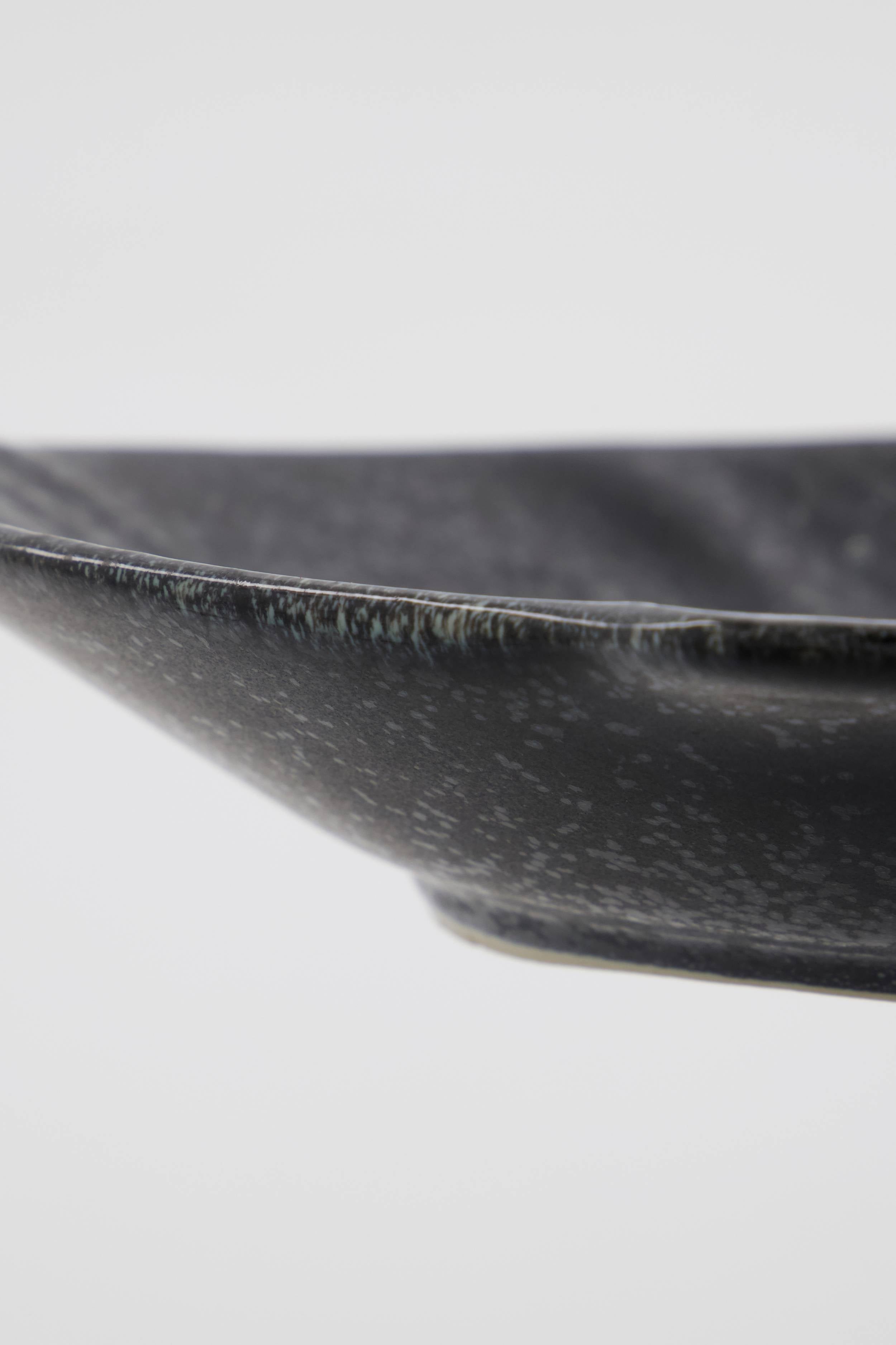 kala serving dish black