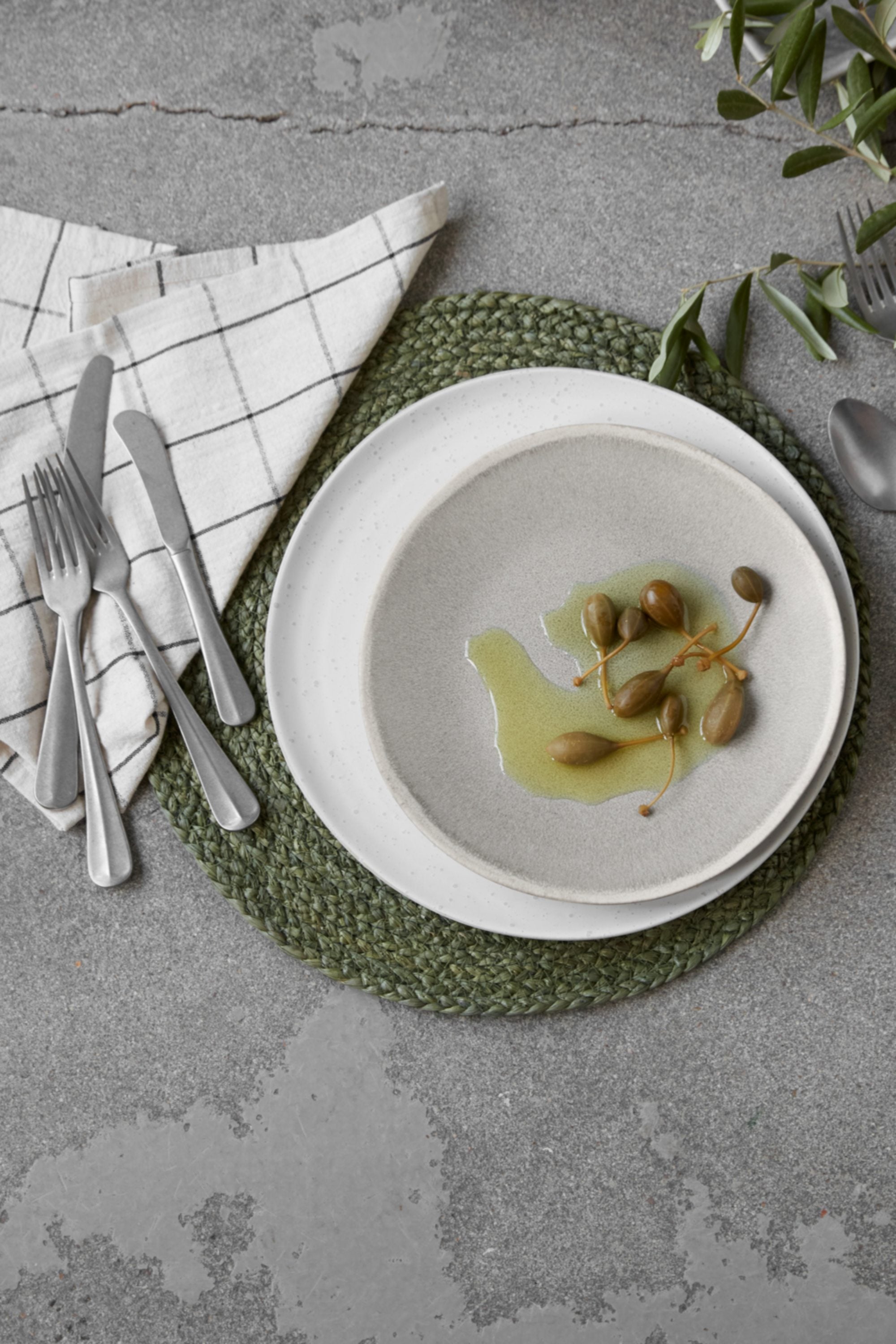 more lunch plate grey