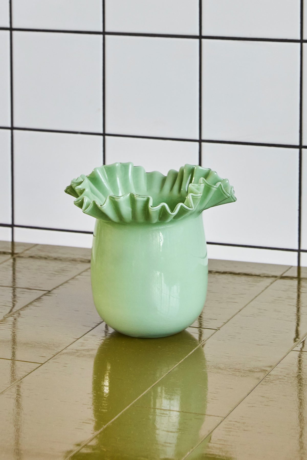 flee vase milky green