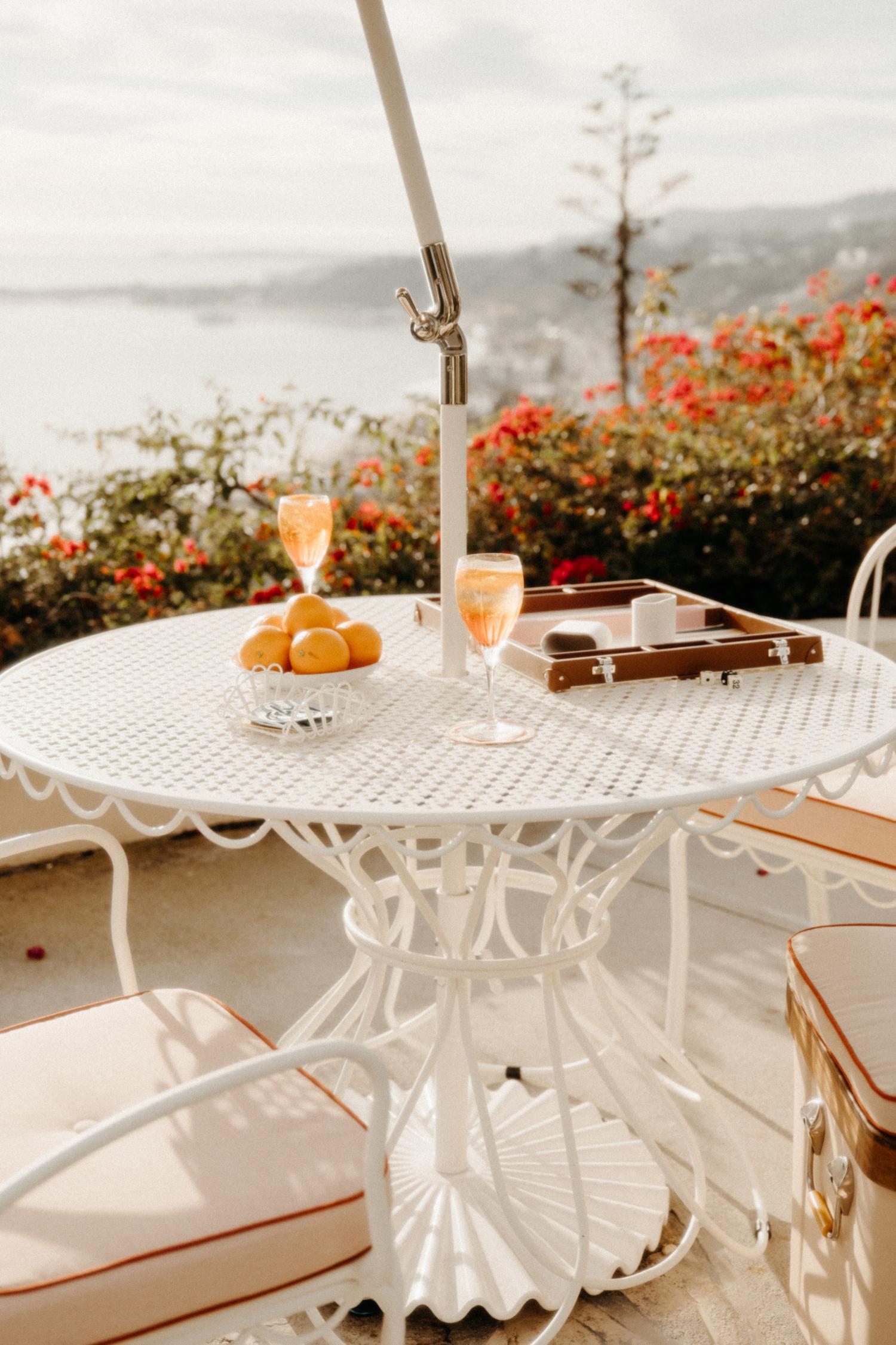 alfresco dining table antique white