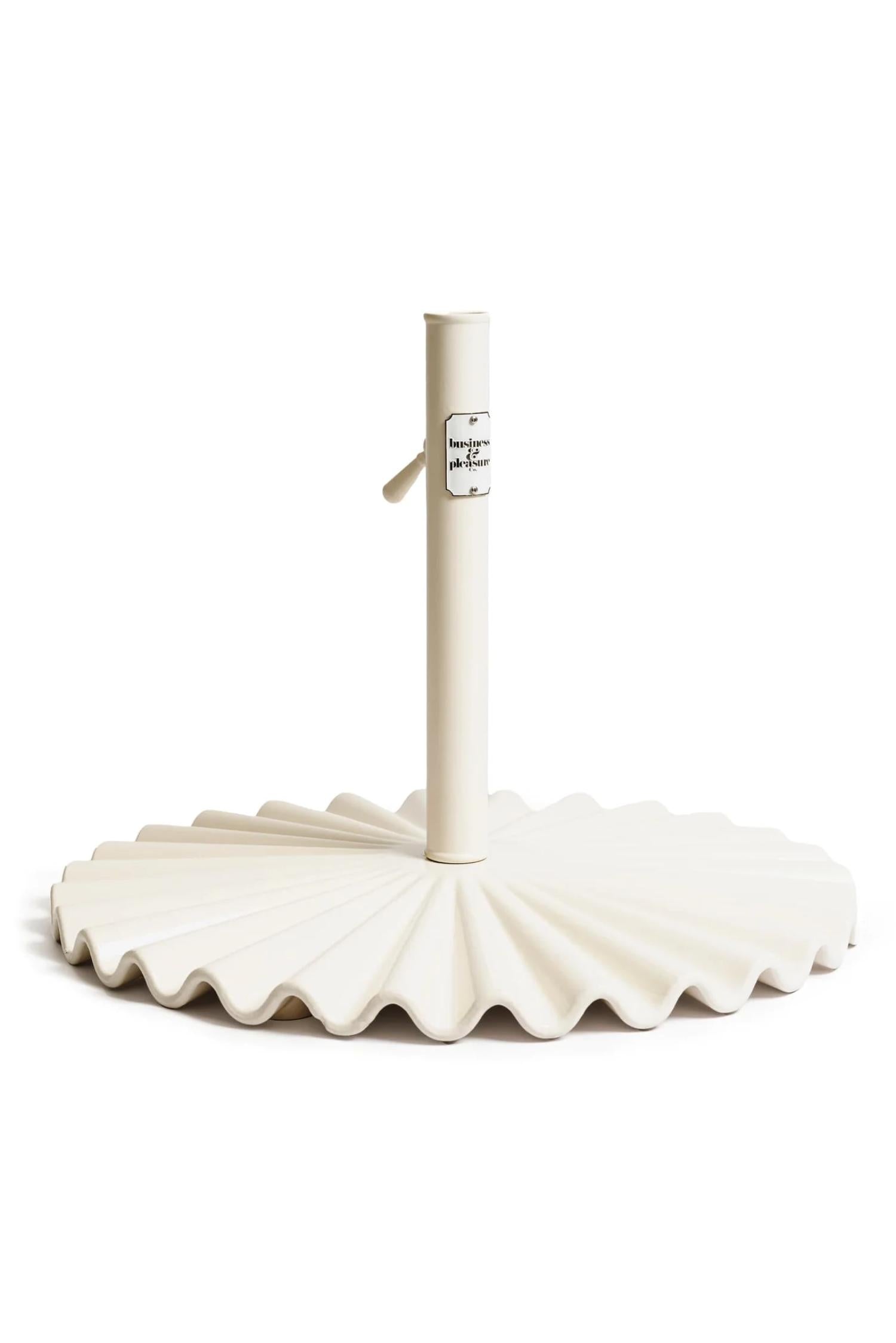 clamshell  umbrella base antique white 25kg