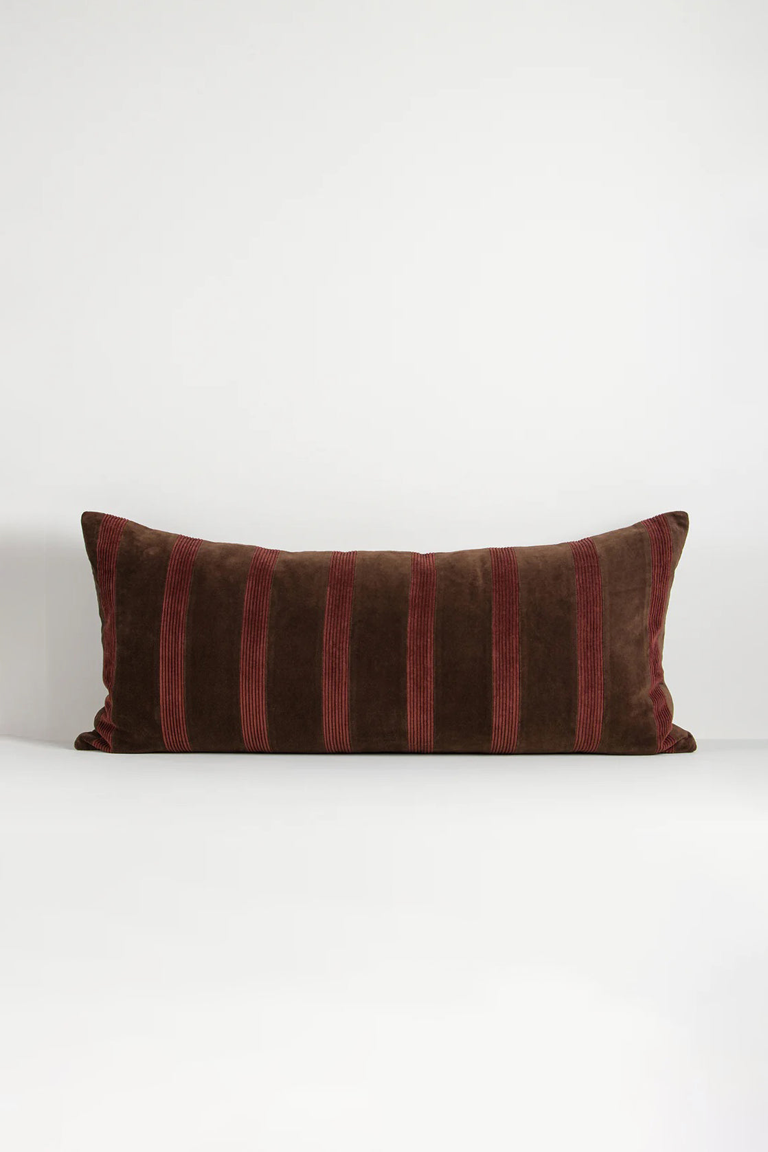 Huxley cushion chocolate/merlot
