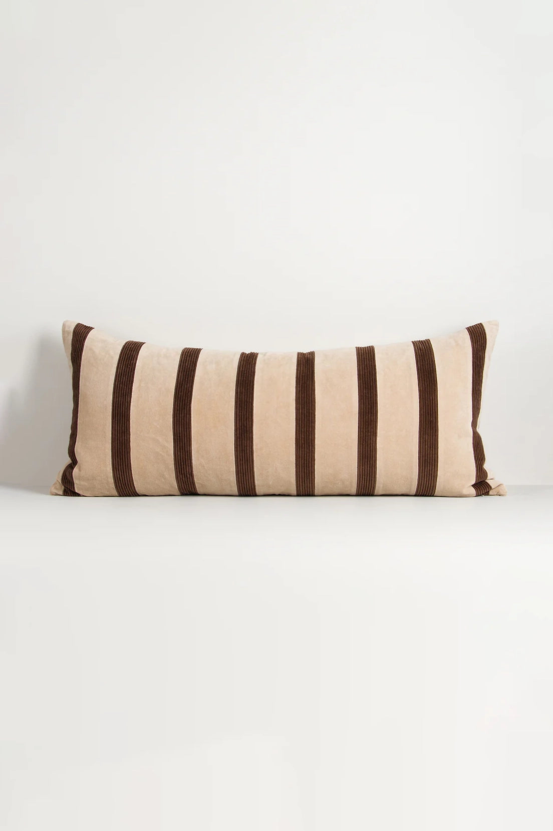huxley cushion natural/chocolate