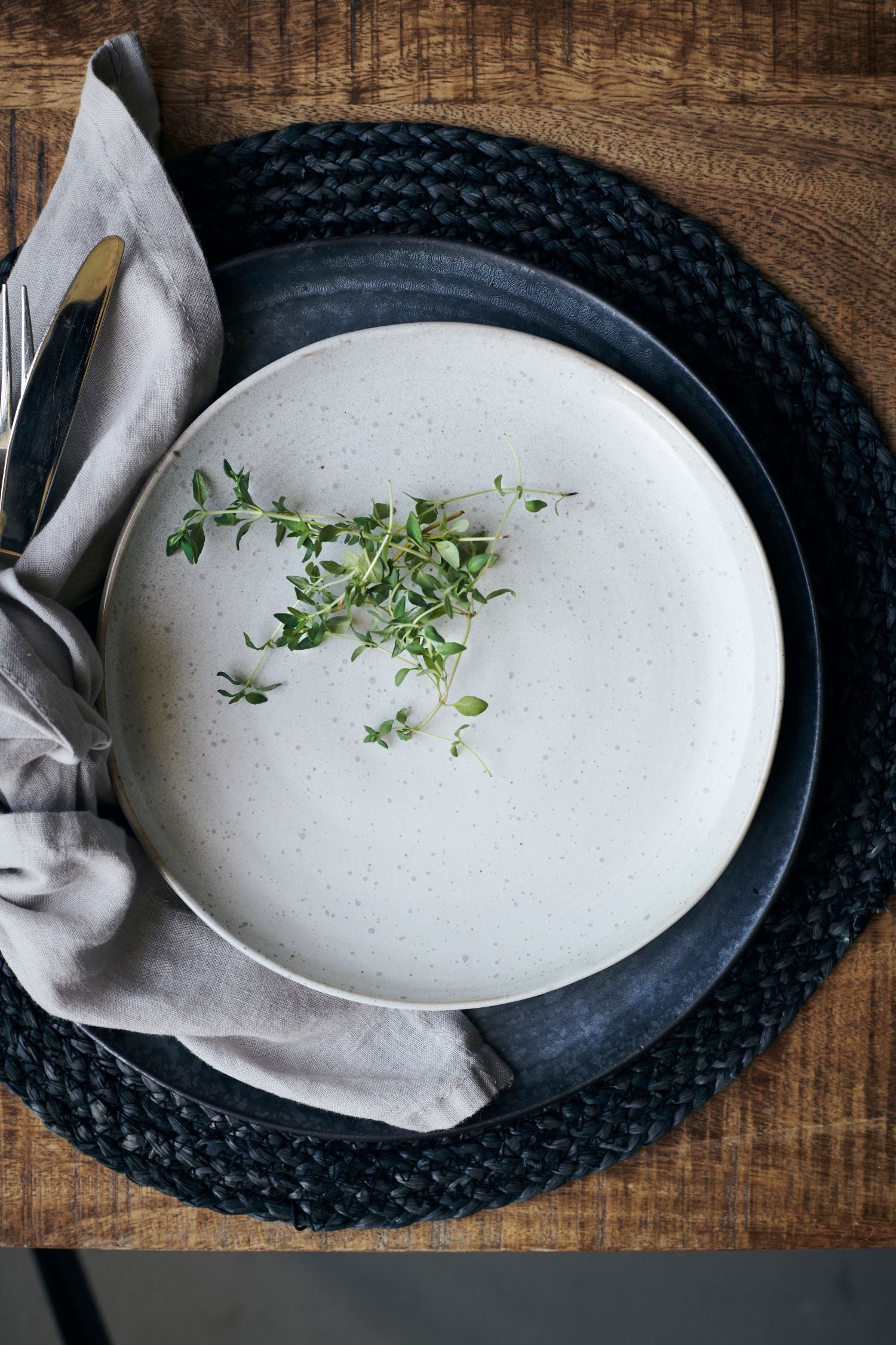 pion lunch plate off white speckle