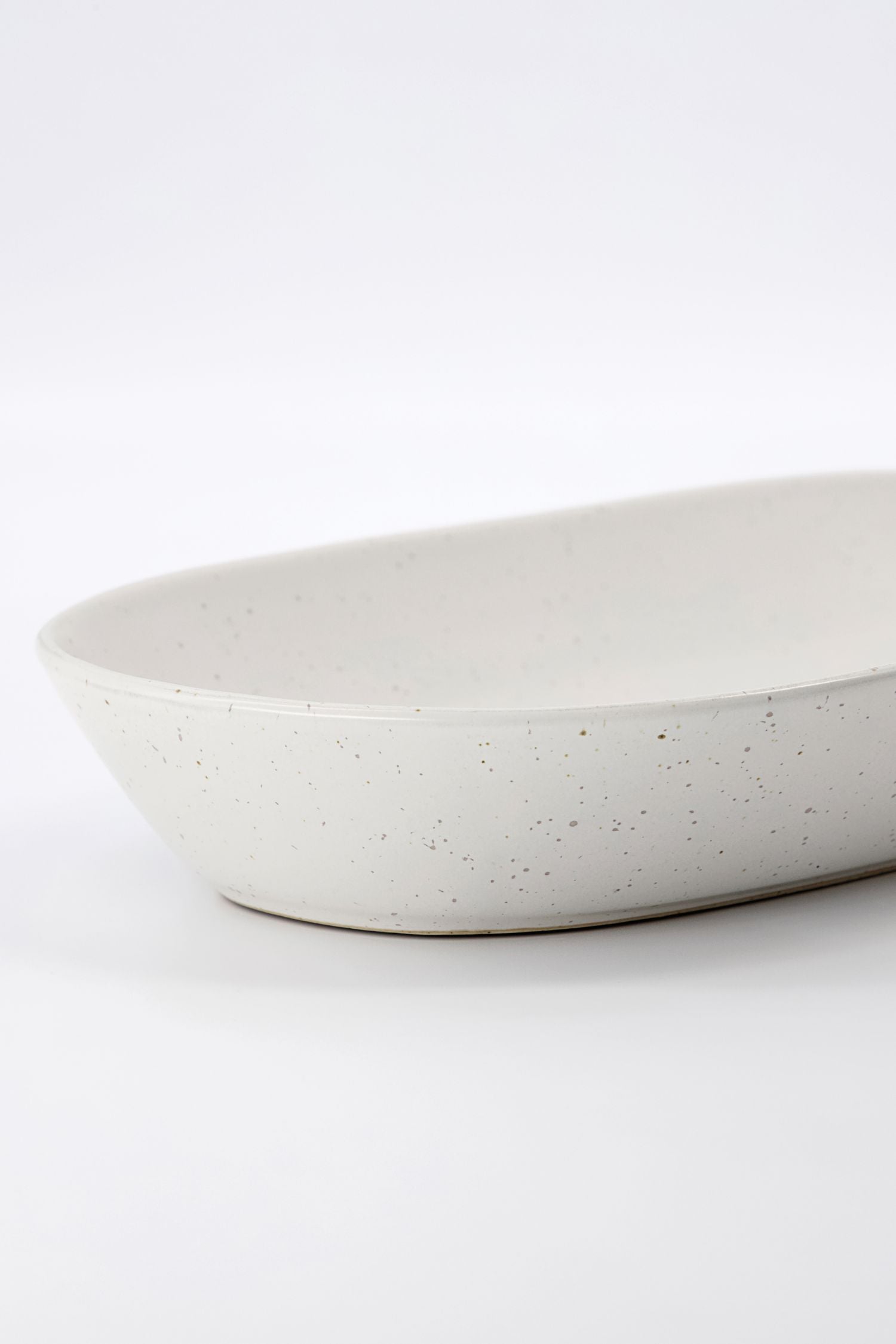 pion low serving dish off white