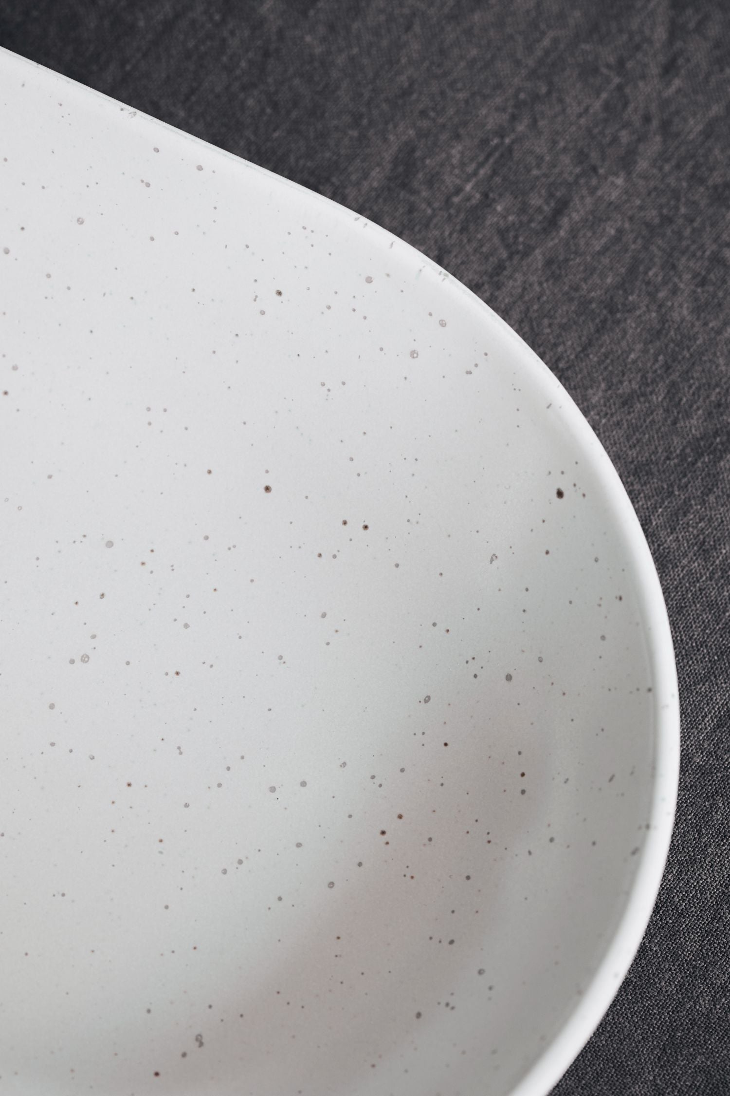 pion low serving dish off white