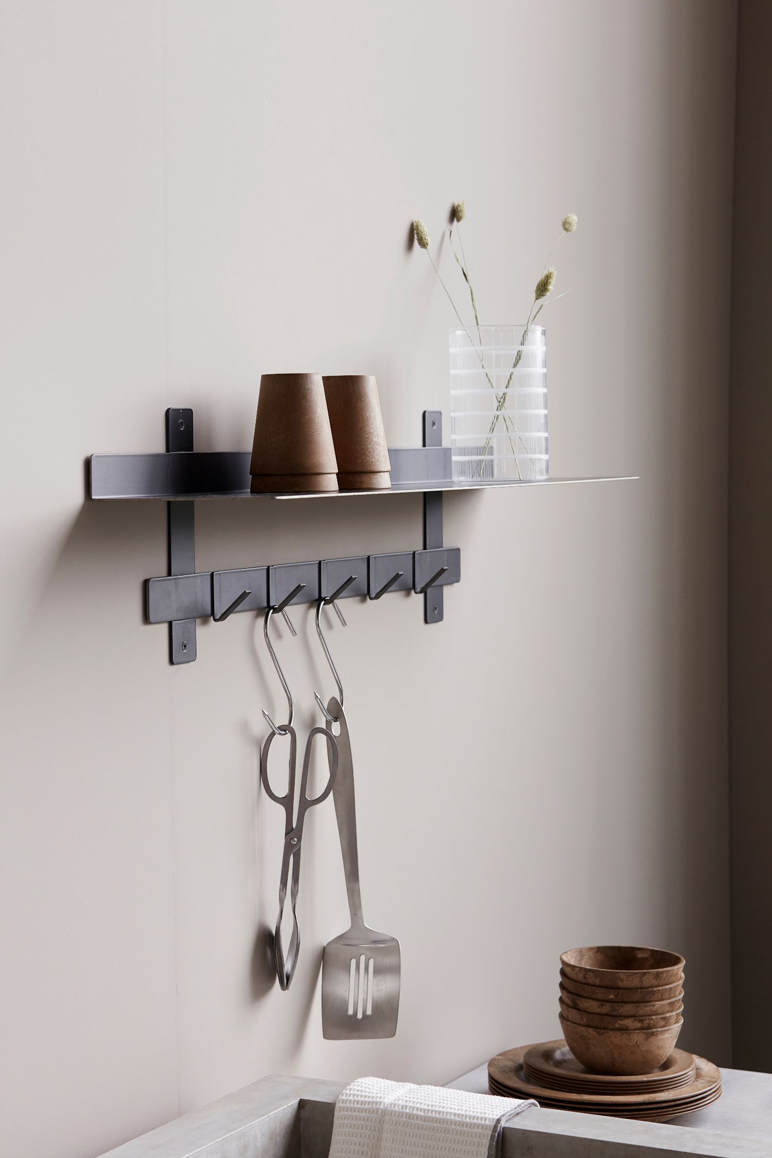 tag hanging rack + shelf