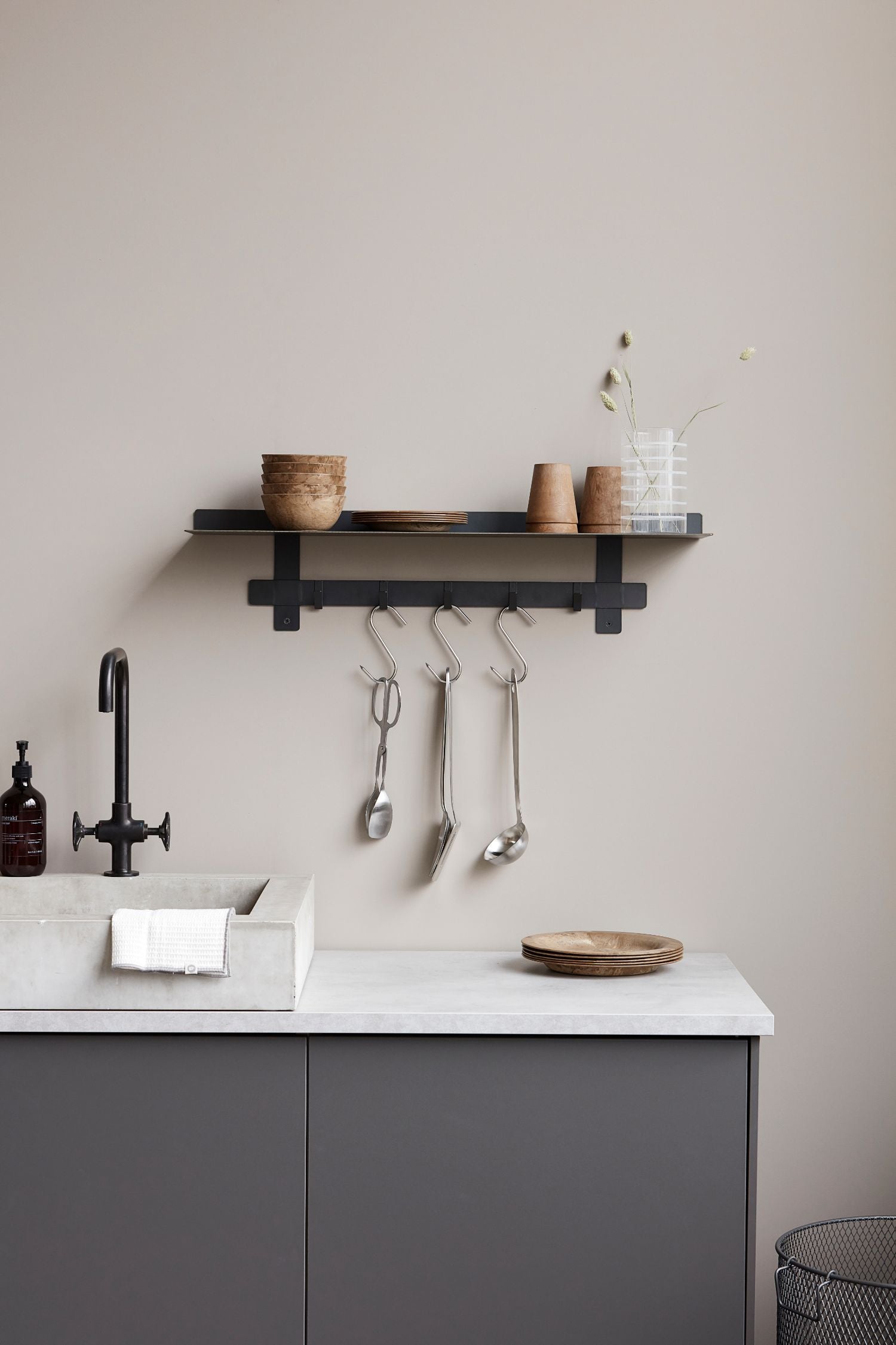 tag hanging rack + shelf