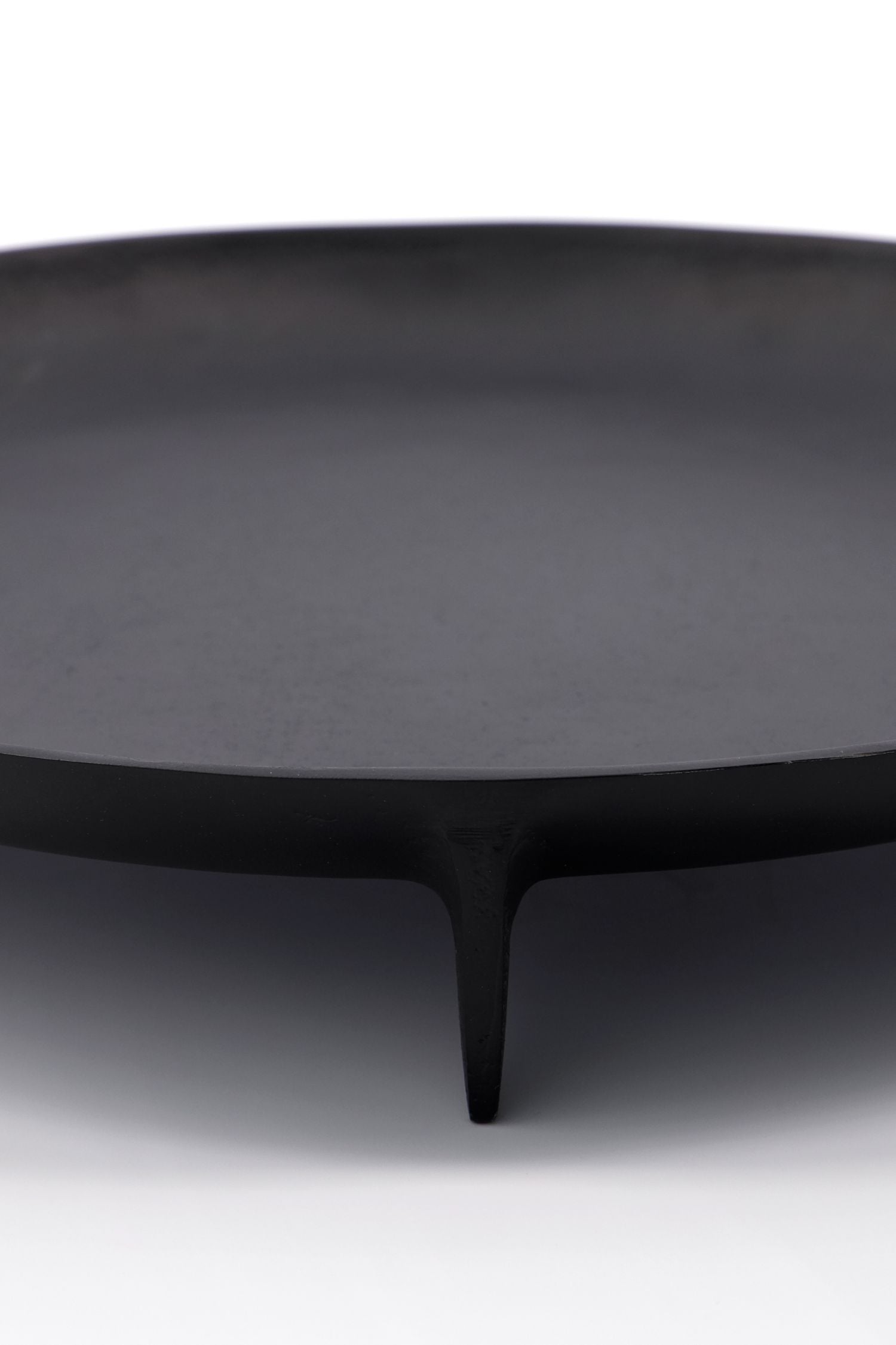 cast tray black